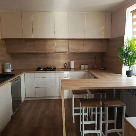 U Eli Z Prywatnym Tarasem アパート